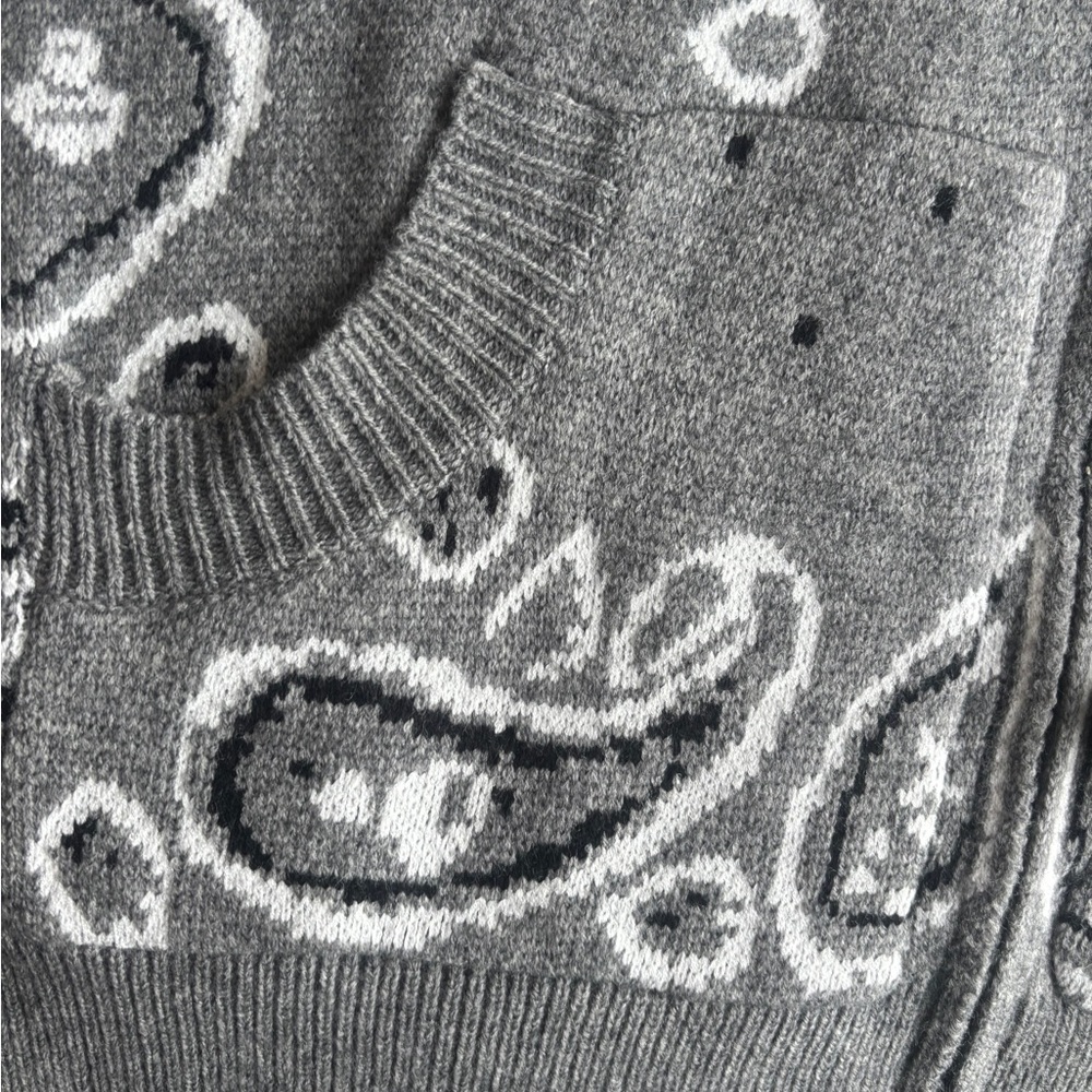 NWOT Gray Bandana Zip-Up Sweater Size Medium - Picture 3 of 10